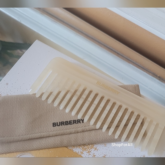 Burberry Pearl Travel Comb With Pouch - Picture 1 of 8